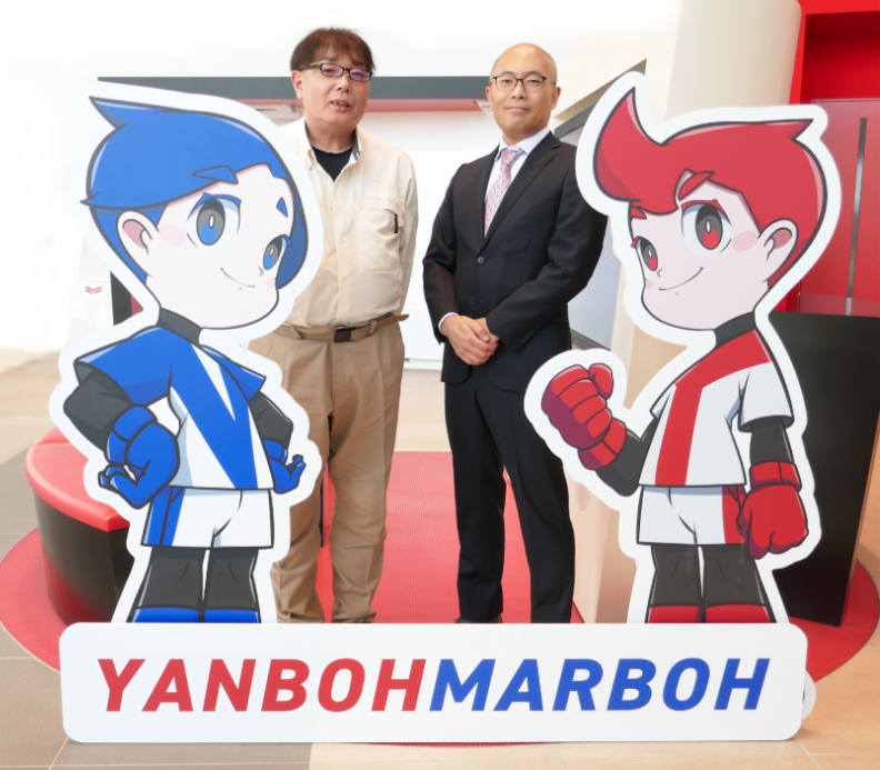 1 ヤンマー建機 CS部 部品グループ 河野様、Digital-Free株式会社 執行役員 加藤